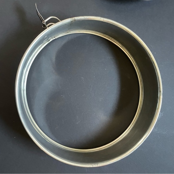 Vintage Springform Bundt Pan - Picture 10 of 11